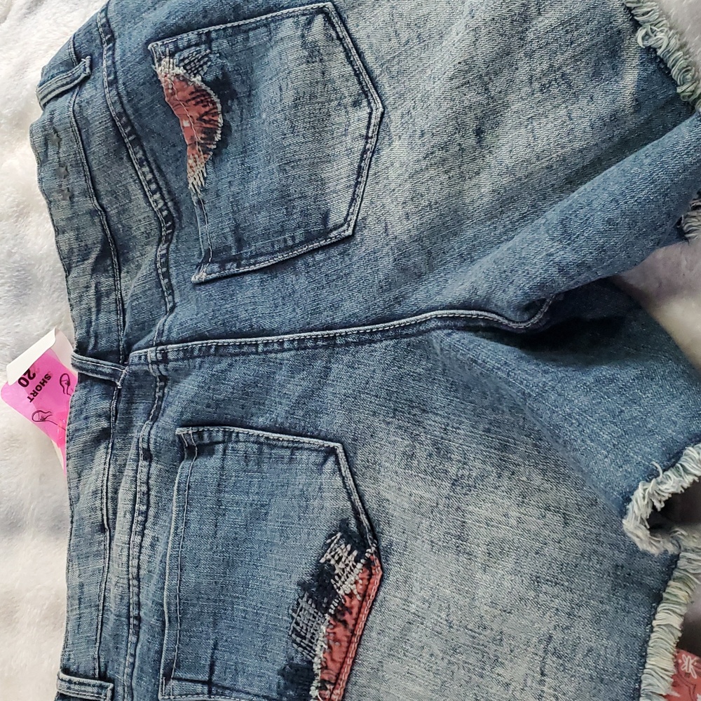 Shorts - Picture 2 of 2